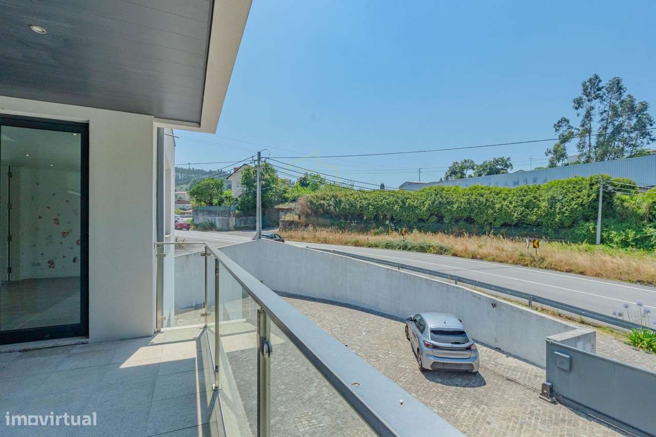 Moradia T4 Moderna com 3 Suítes em Terreno de 460m2-23