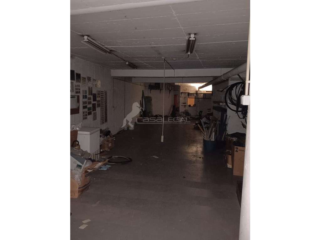 Espaço comercial + armazém-8