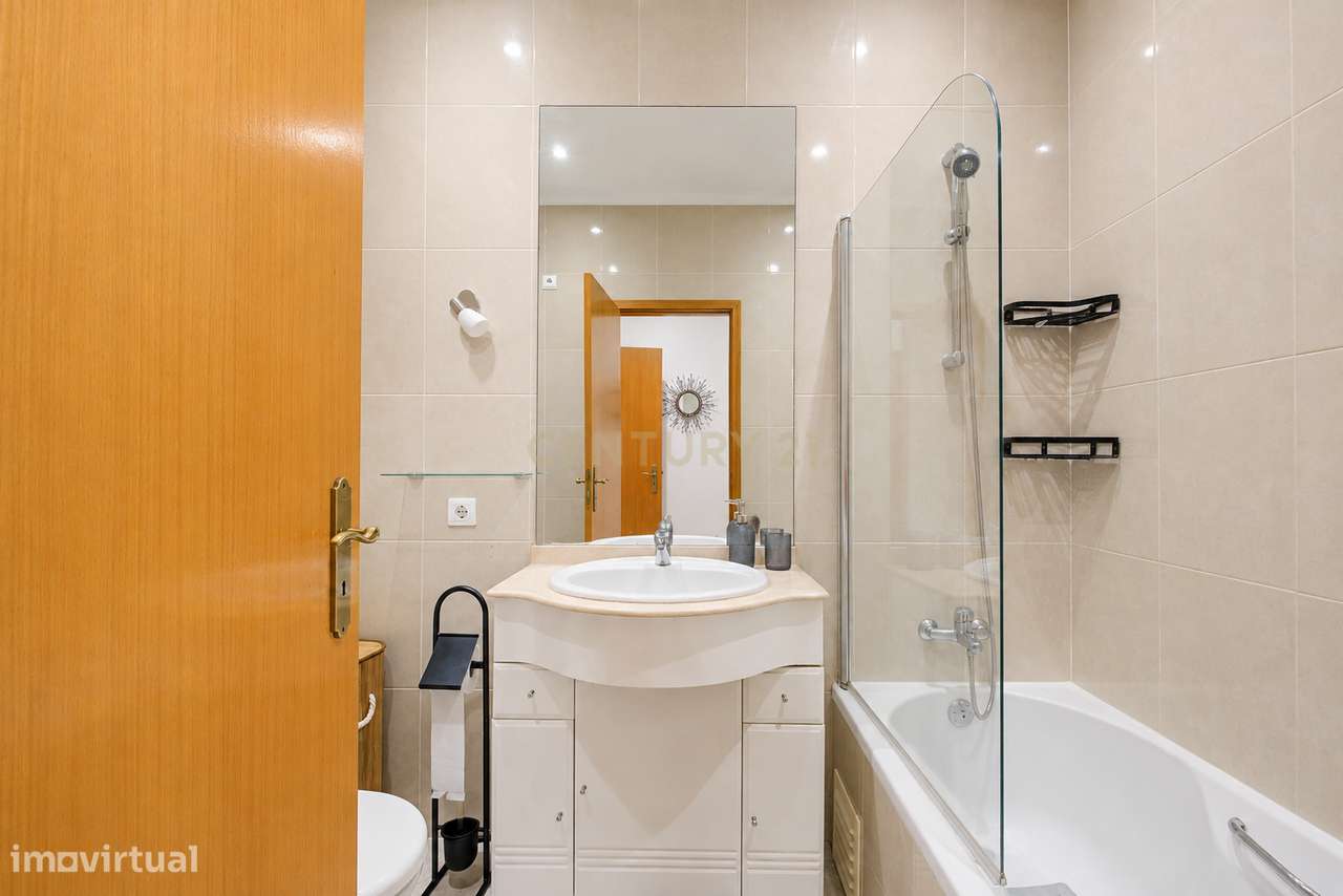 Penthouse T2 com Terraço e Vista Mar em Arcozelo-12