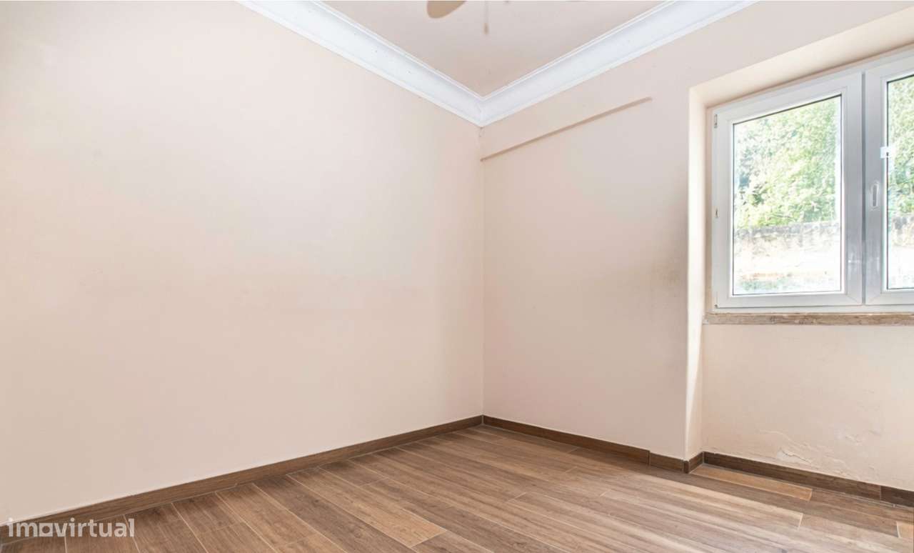 Apartamento T2 na Penha de França em prédio com elevador-13