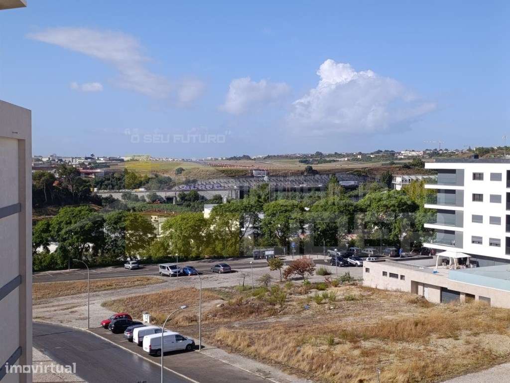 Apartamento T3 com Suíte, em Camarate, Lisboa.-26