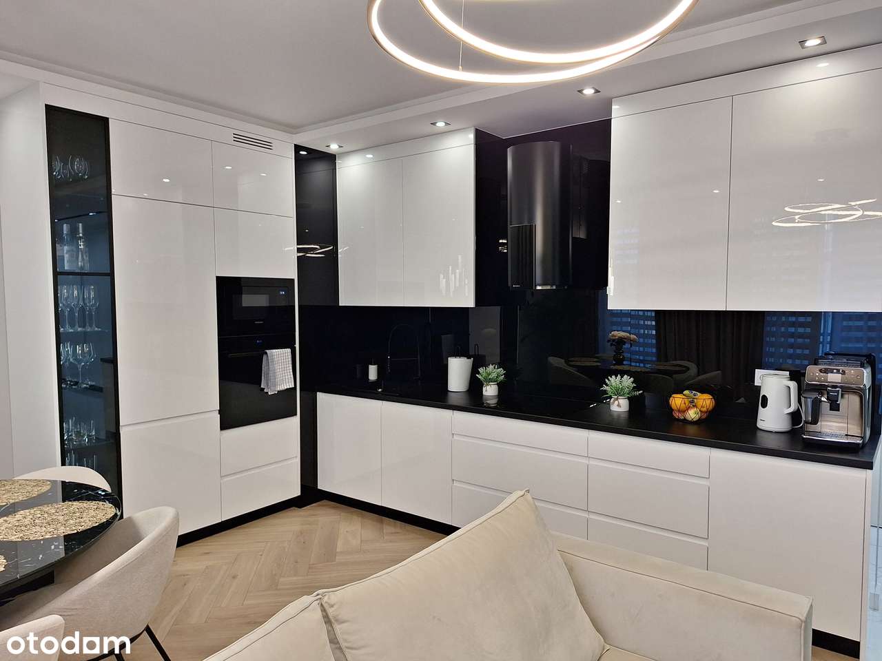 Wysoki standard, 3 pokoje, blisko PKP, 65 m², garaż, komórka x2-3