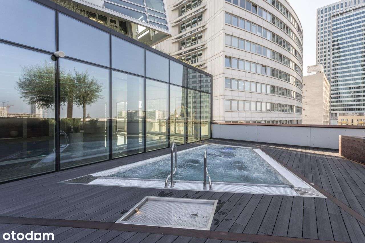 Spacious 5 room 227 sqm apartment on Złota 44-17