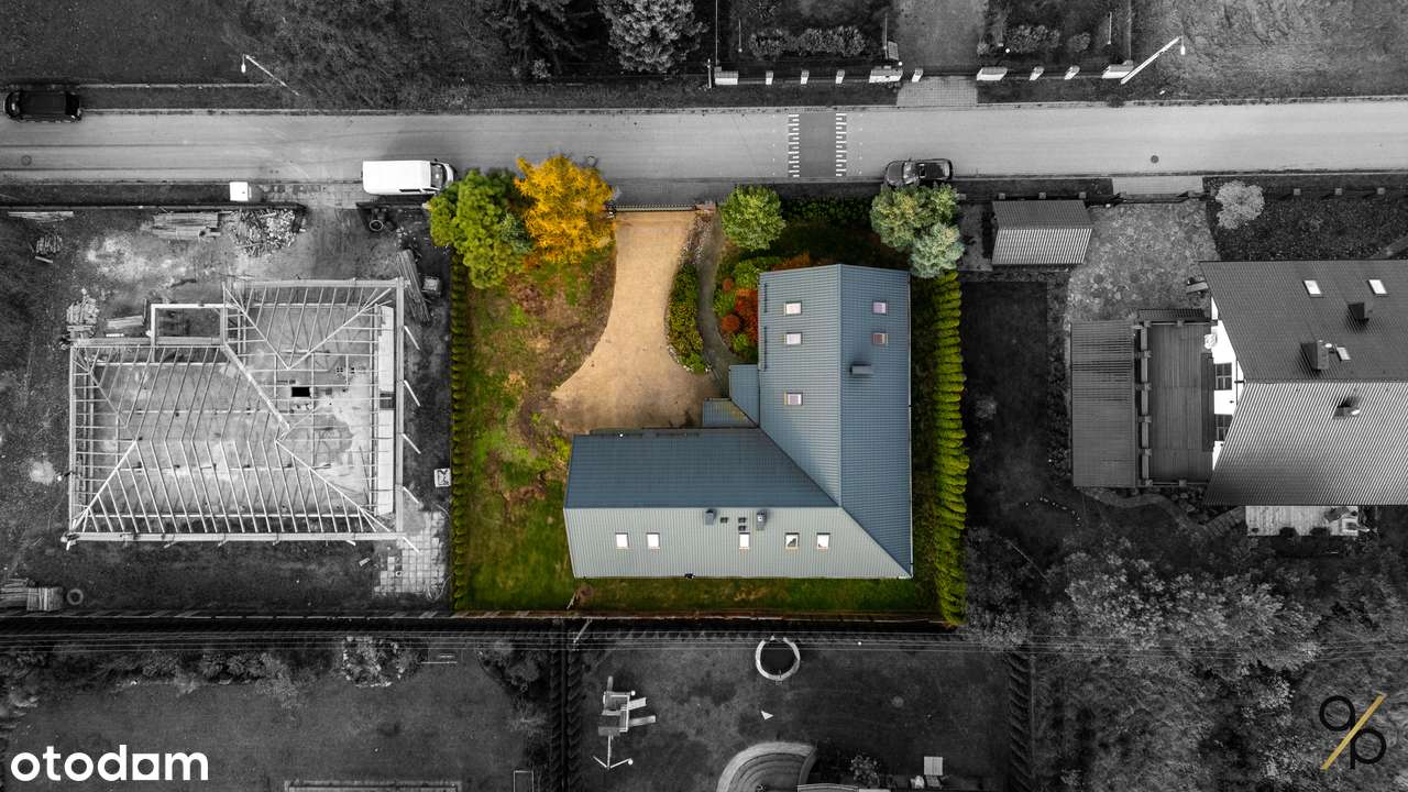 Przestronny dom przy lesie z 2 garażami i użytkowym poddaszem-11