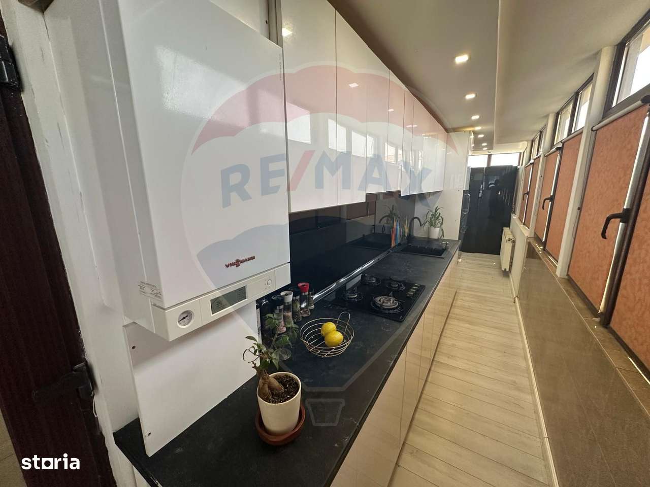 Apartament cu 4 camere de vânzare în zona Rovine - Imagine principală: 4/17