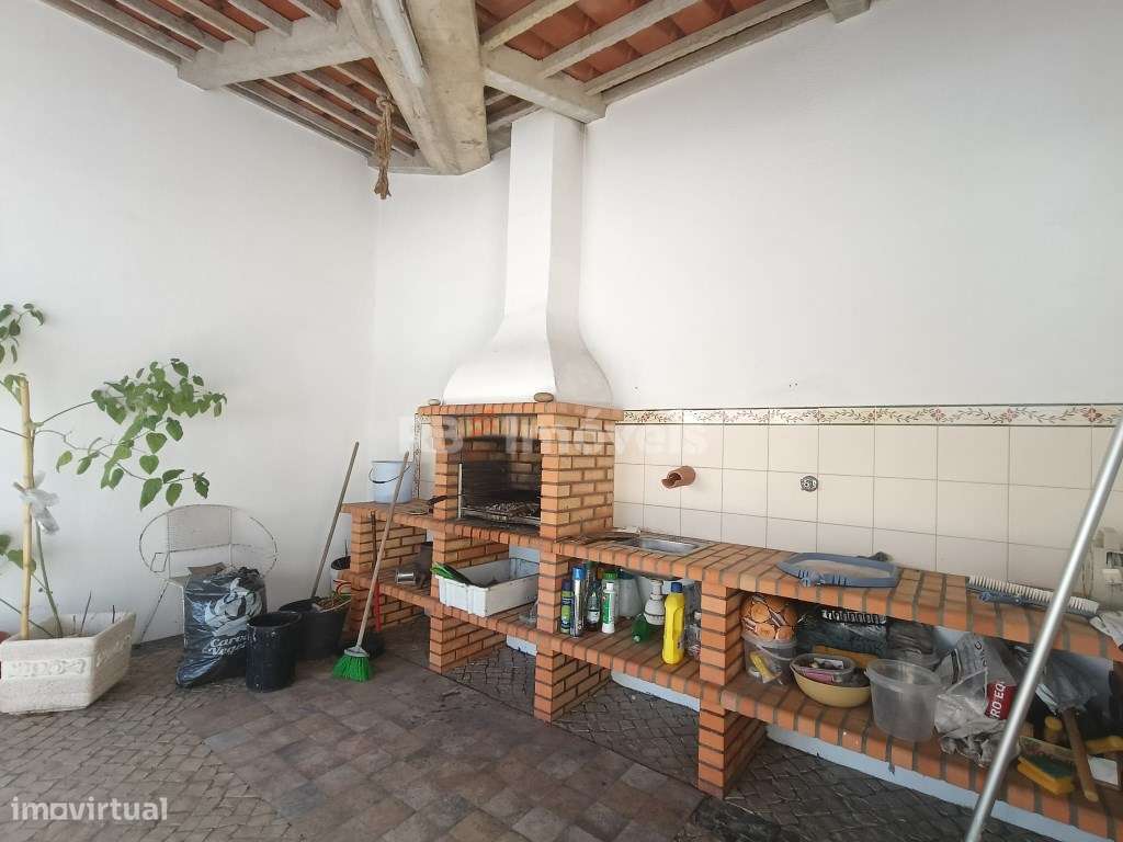 Moradia T4 de sonho com 3 pisos, Piscina de Água Salgada e Garagem ... - Grande imagem: 3/3