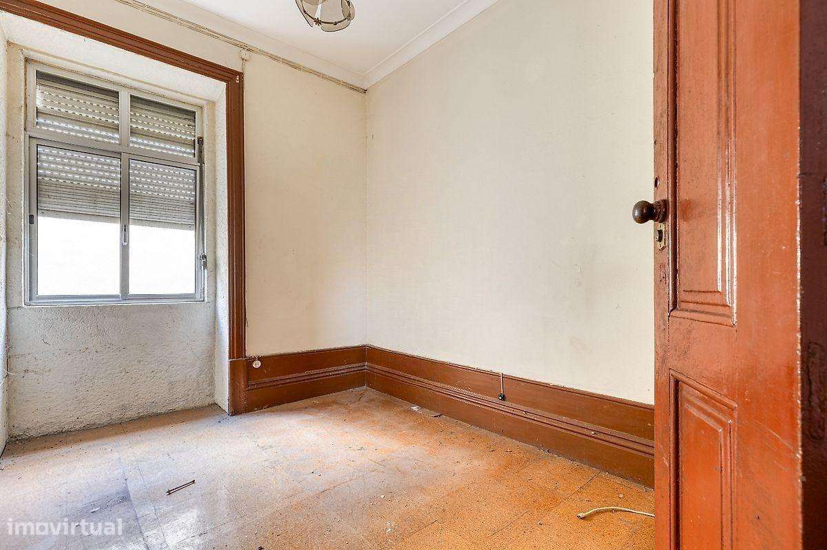 Moradia de 3 Pisos para Renovar Candal-8