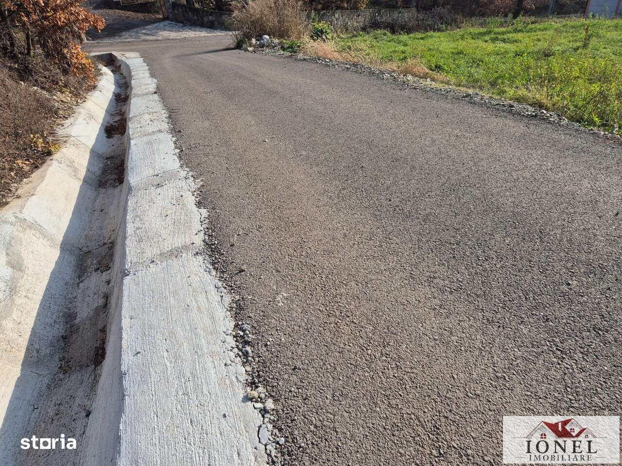 Vanzare teren in Ampoita-3