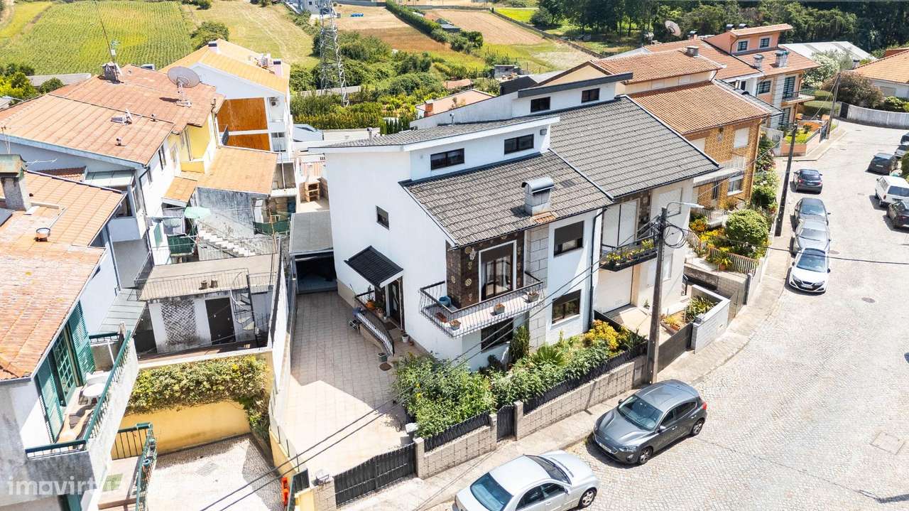 Moradia T3+1 Renovada em Fânzeres (Seixo).Garagem, Jardim e...-0