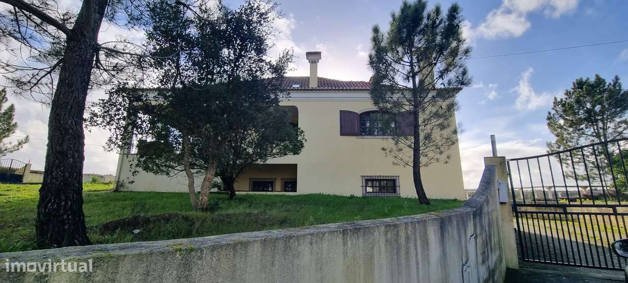 Vivenda Isolada com terreno - Alenquer-12