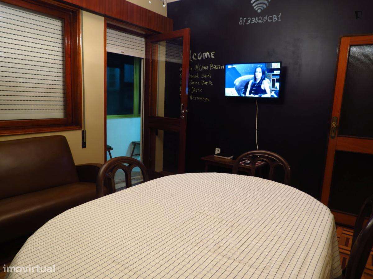 Apartamento com 2 quartos - localizado em Paranhos Porto - Grande imagem: 5/17