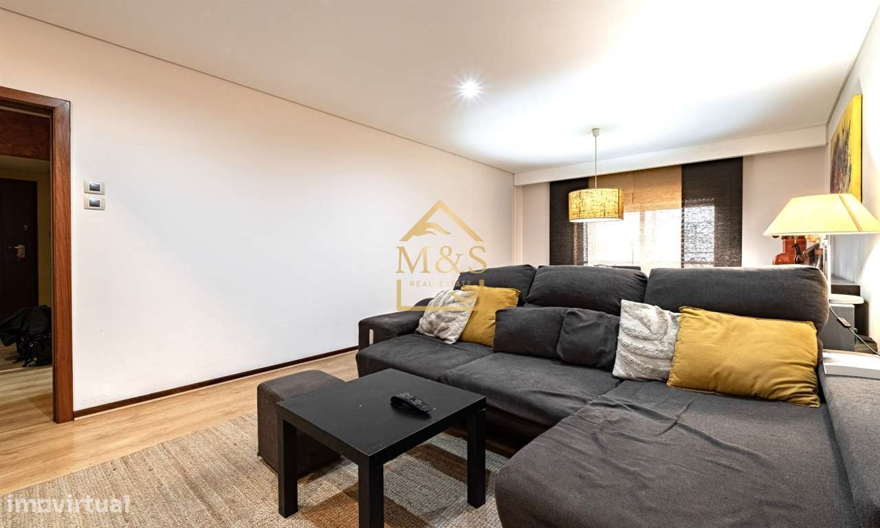 Apartamento T4 Remodelado, Terraço com 100m2,a 500Mts do Metro - Porto-9