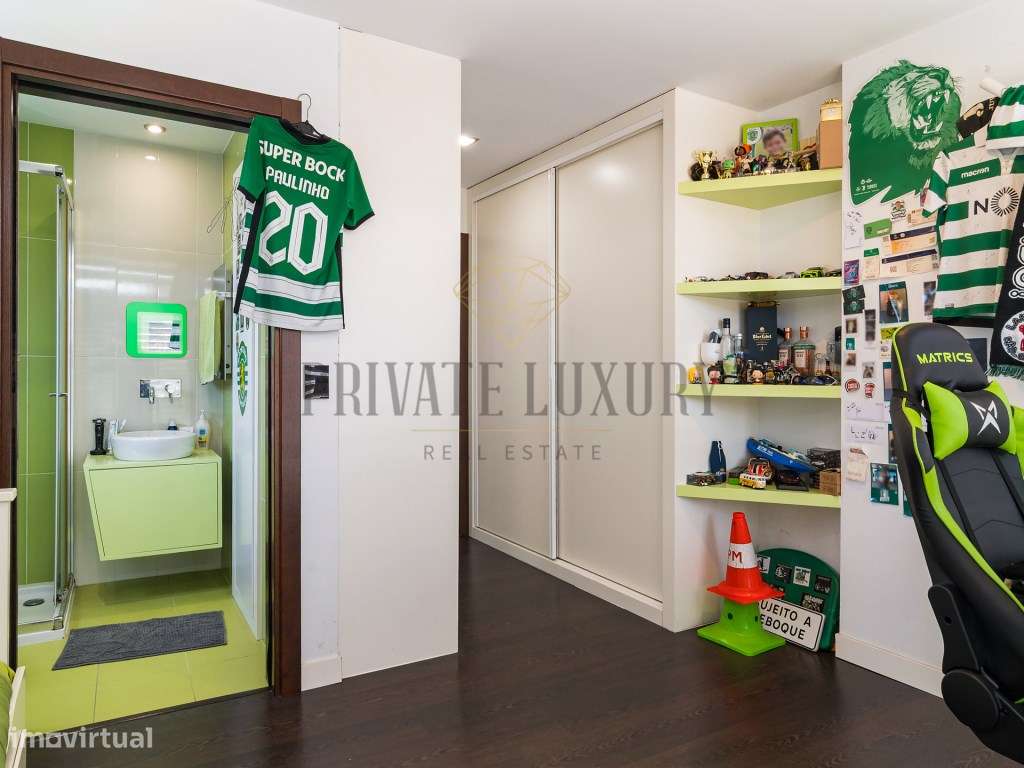 Moradia T4 Contemporânea com Piscina em Caxias-14