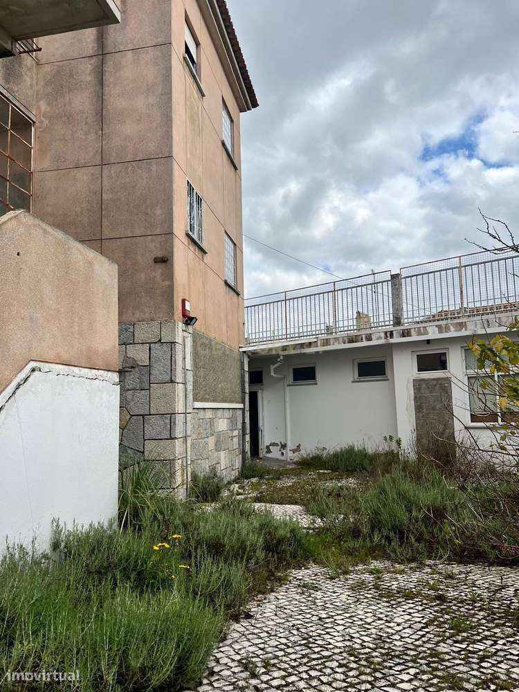 Duas Moradias com Projeto de Alojamento Estudantil Sustentável - Grande imagem: 5/60