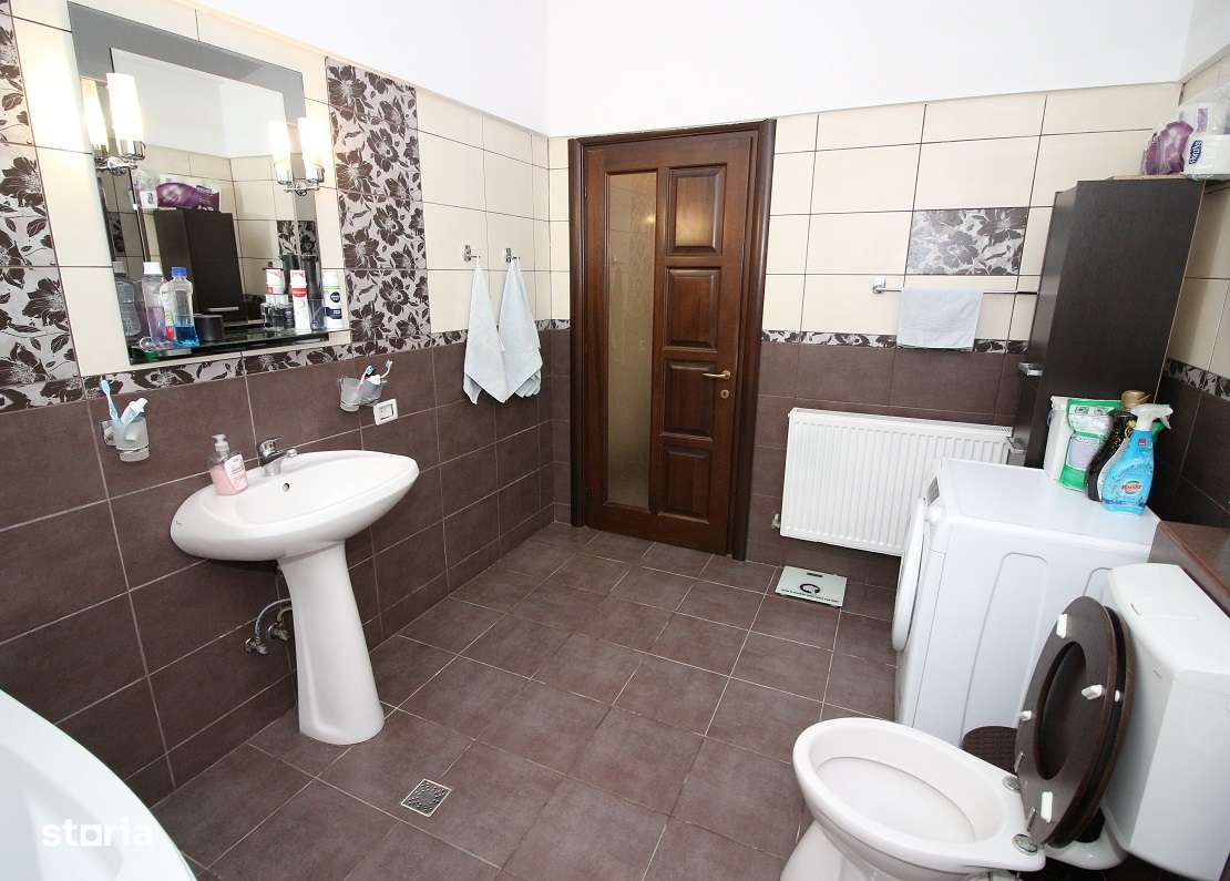 Casa Buhusi STRADAL ( str.LIBERTATII VIZAVI PETROM) Mobilat/Utilat-6