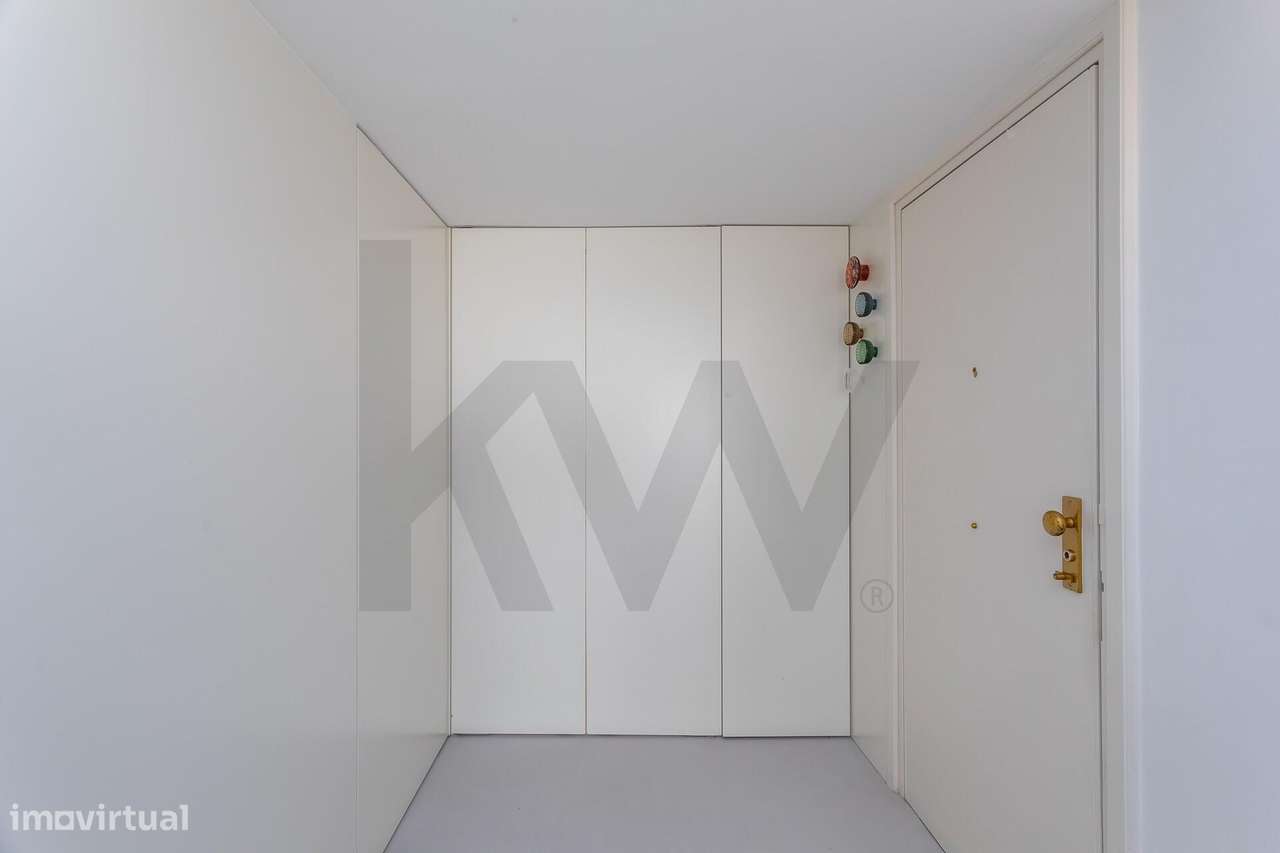 Apartamento T3 Renovado no Condomínio Torres de Lisboa | Laranjeiras S-17