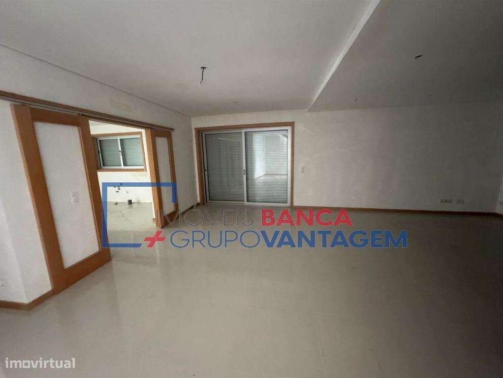 Moradia geminada, para venda, Santa Maria da Feira - Mozelos - Grande imagem: 5/11