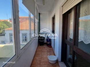 Apartamento T2 + 1 , com 2 varandas e Box em Santa Marinha