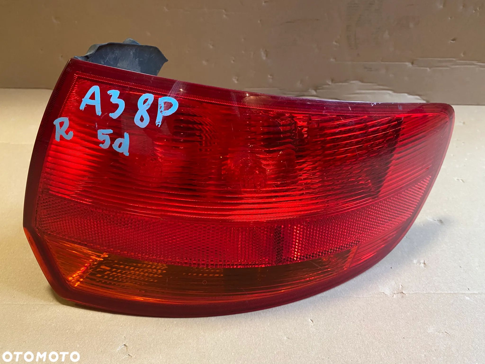 Lampa Audi A3 8P 5d prawa prawy tył - 1