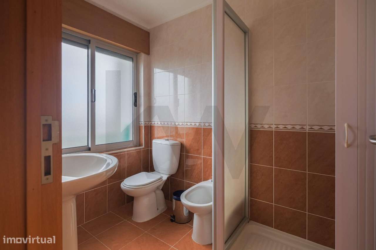 T2 Duplex com 132 m2, Terraço de 60 m2, Estacionamento e Vista sobre P-3