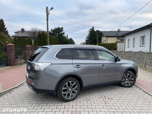 Mitsubishi Outlander 2.2 DID Intense + - 21