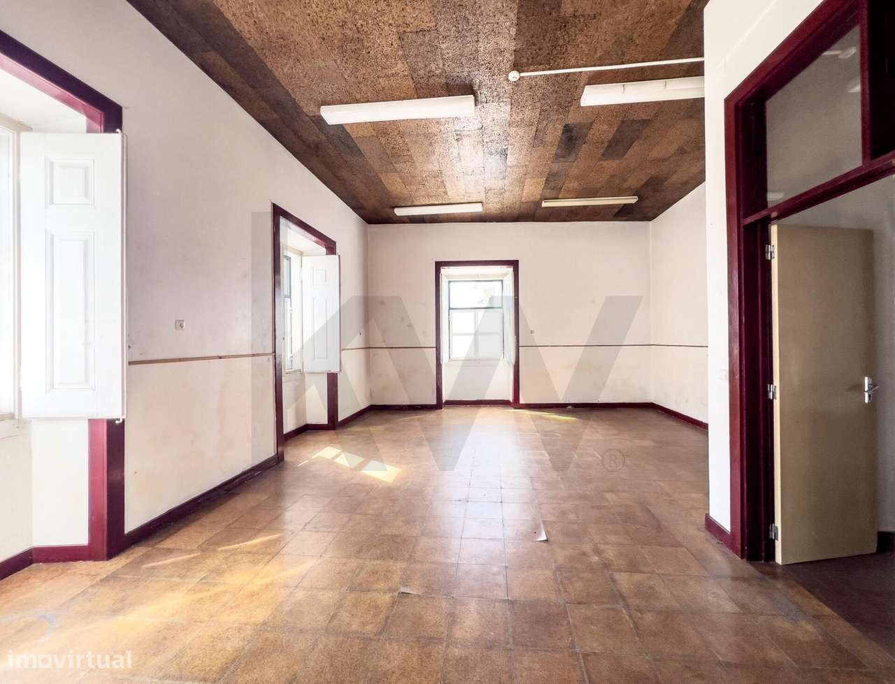 Edifício Emblemático no Coração de Almeirim-16
