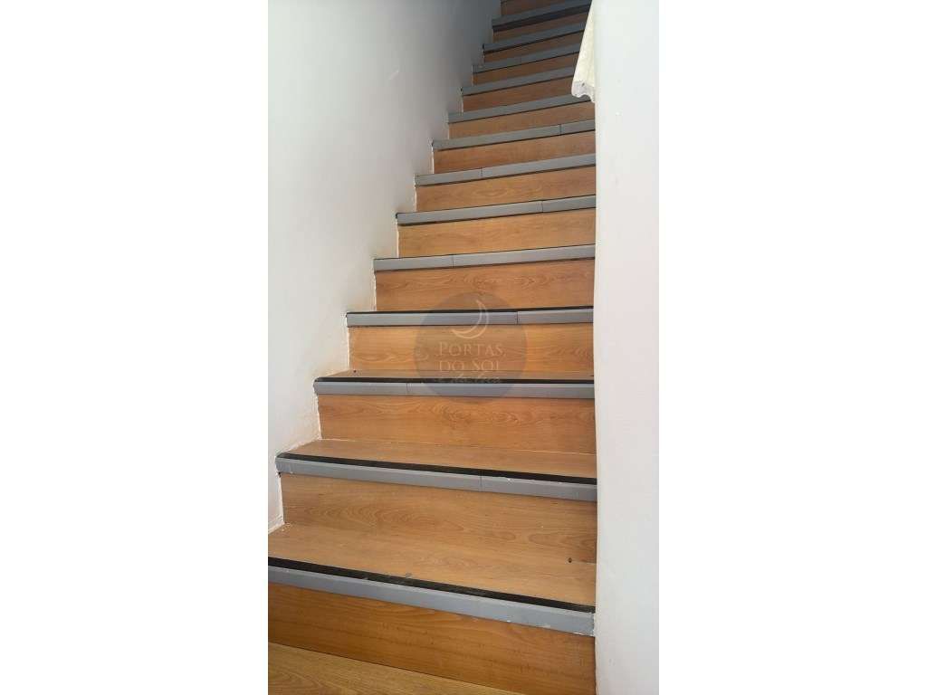 Prédio c 2 T1 e loja p investimento. - Grande imagem: 4/7