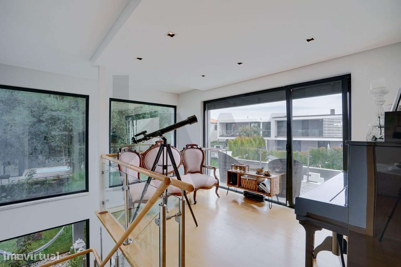 Moradia Contemporânea T3+1 com Piscina em Condomínio Fechado Exclusivo-21