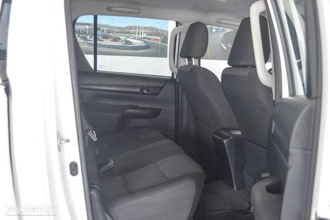 Toyota Hilux 2.4 D-4D 4X4 Cabine Dupla - 50