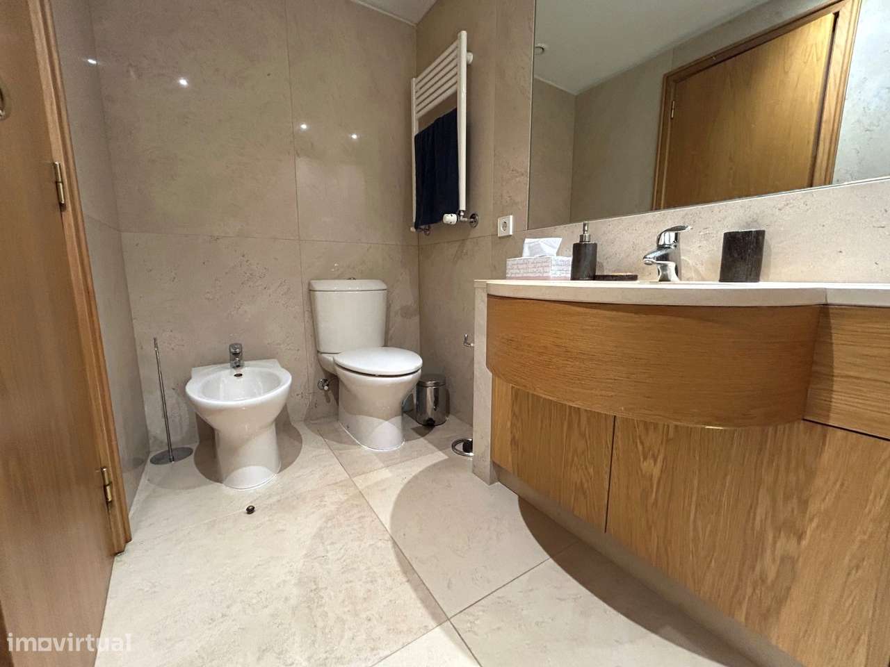 Apartamento T3 com Varanda junto à Praça do Império – Foz do Douro-25