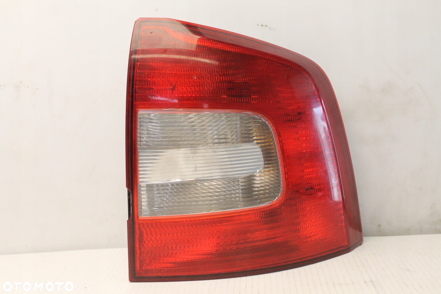 LAMPA TYLNA PRAWY TYŁ SKODA OCTAVIA II LIFT KOMBI - 1