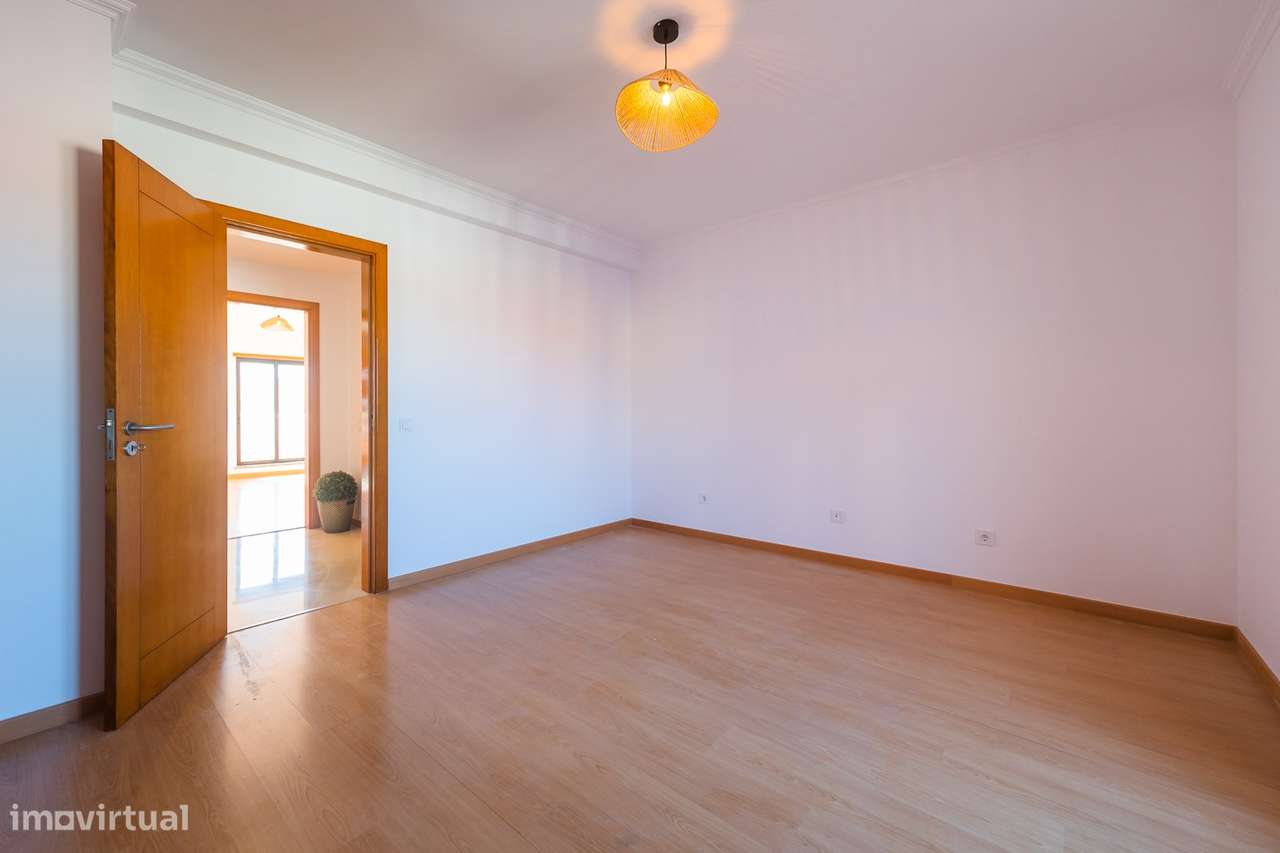 Apartamento T2 na Quinta do Conde-47