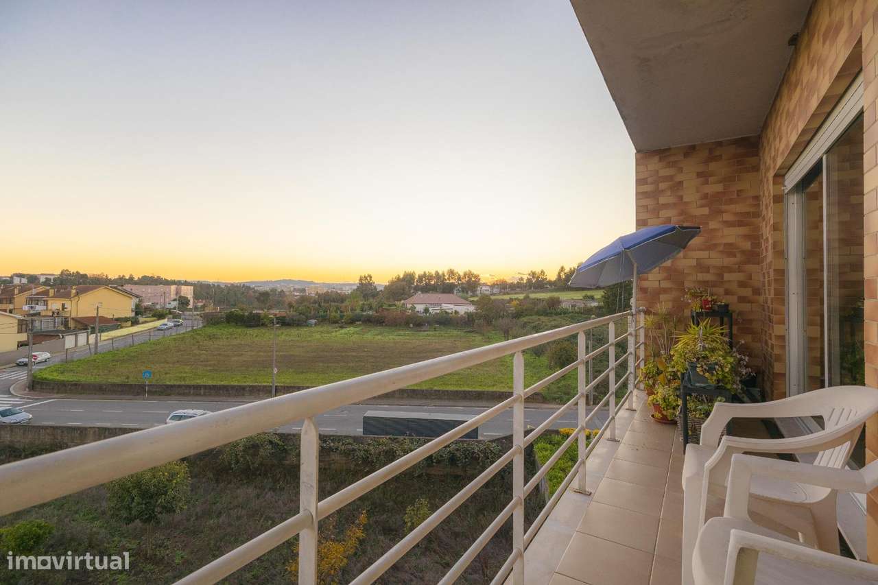 Apartamento T2, Gondomar, com varanda e 2 lugares de garagem-11