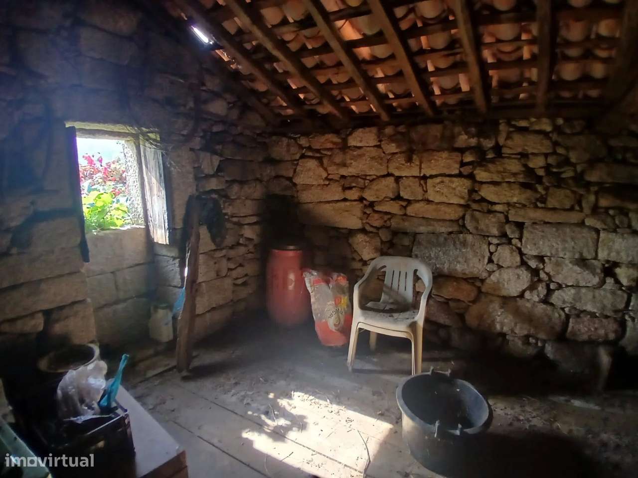 Terreno rústico com casa em pedra para recuperar – Soajo, Arcos de Val-17