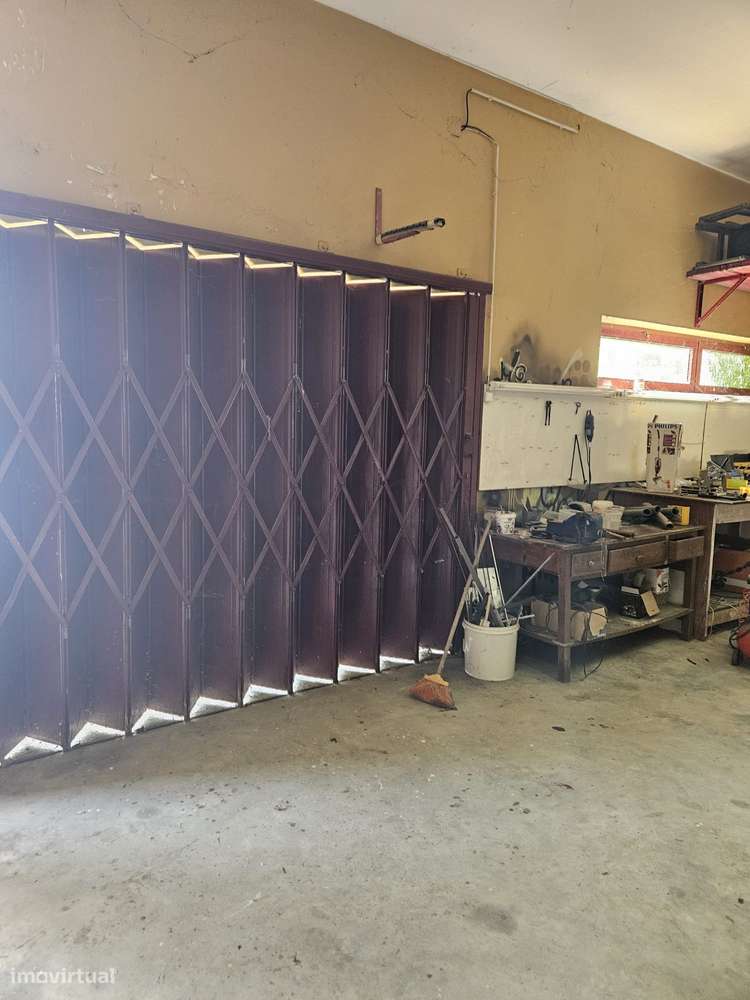 Lindíssima Moradia T6 de quatro frentes-29