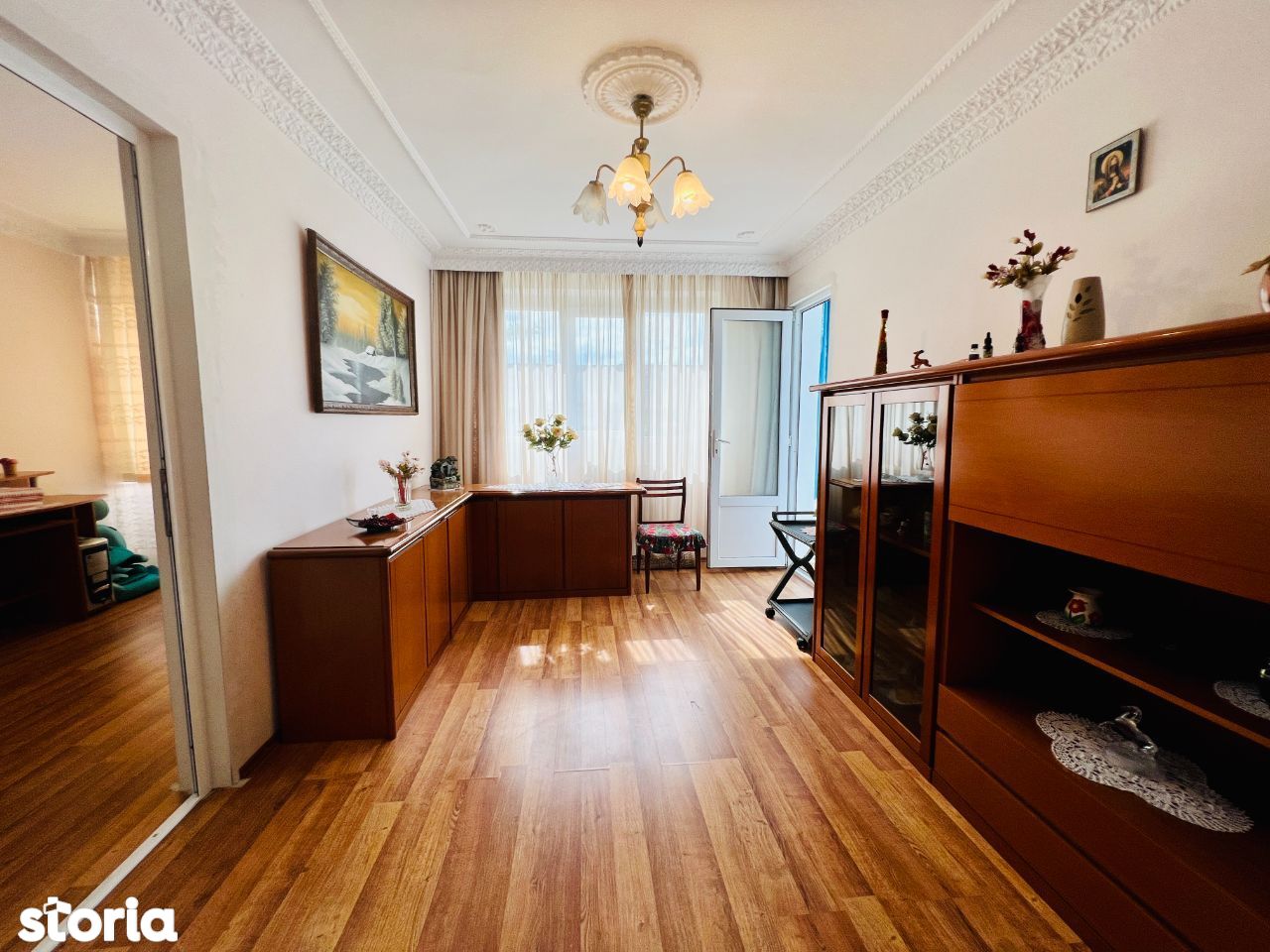 Vanzare apartament cu 3 camere, zona Micro 39A, etaj 3/4, 54 000 euro.