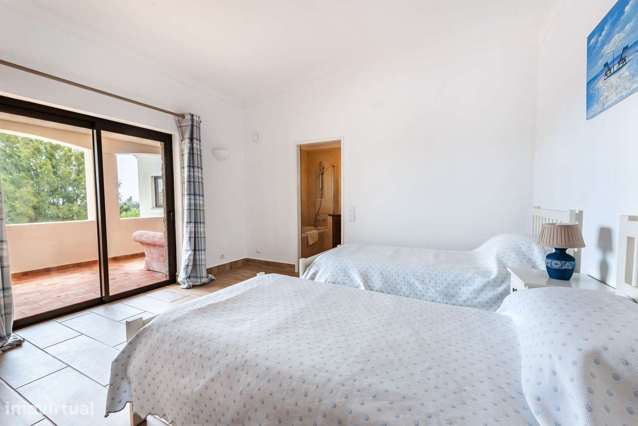 Villa com frente ao golfe e vista para o mar e piscina privada no Sant-26