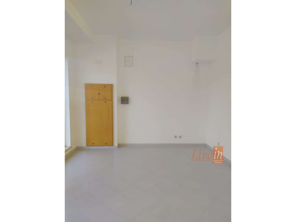 Loja no Centro do Carregado - Grande imagem: 4/4