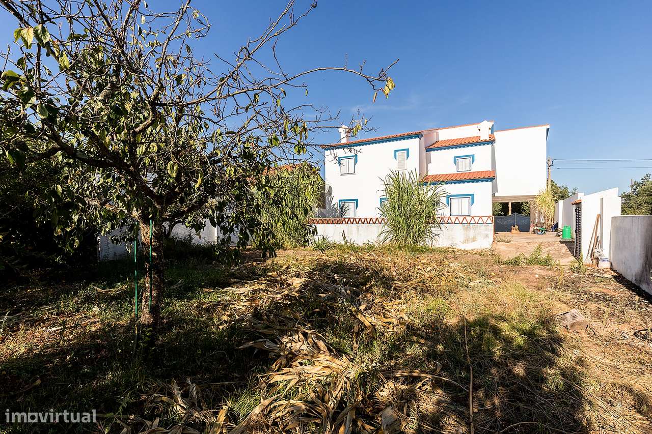 Moradia Isolada T4+2 com 245 m2 em Lote com 961 m2 na Aldeia de Nora,-52