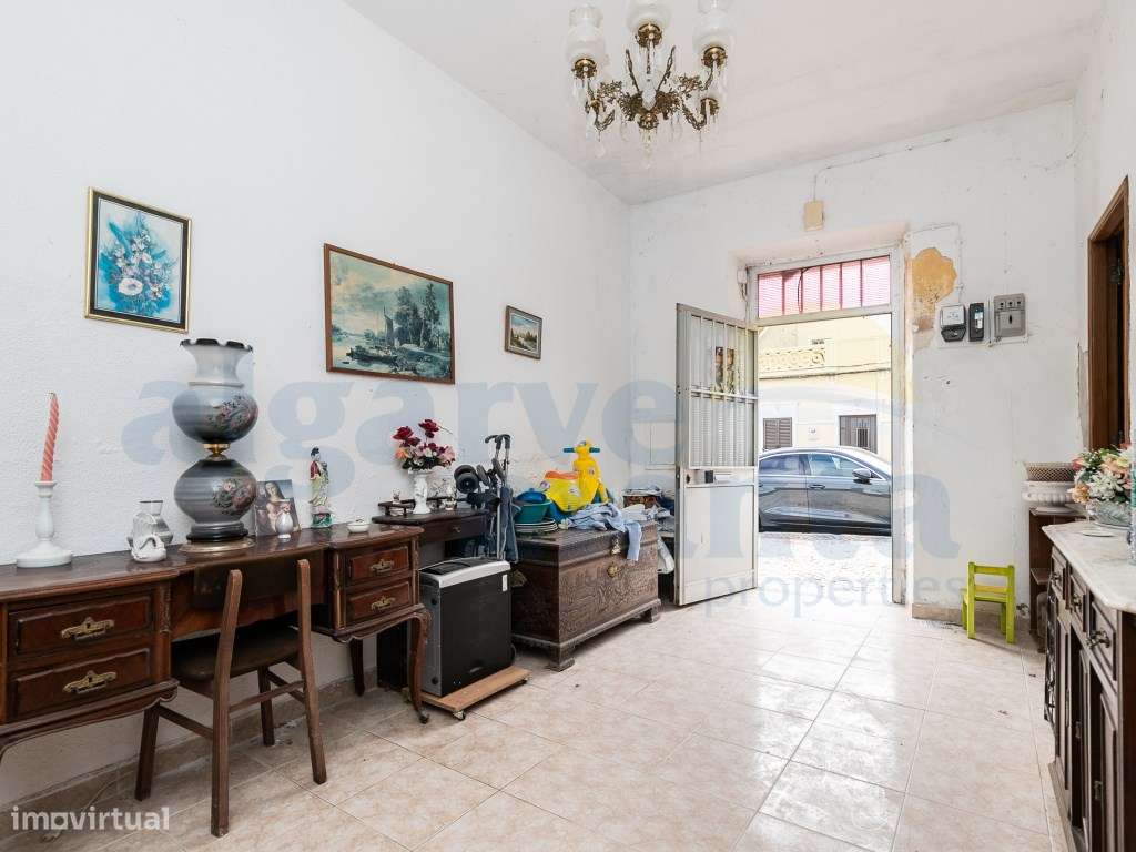 Moradia térrea T3 para reabilitar no centro histórico de Castro Mar... - Grande imagem: 4/19