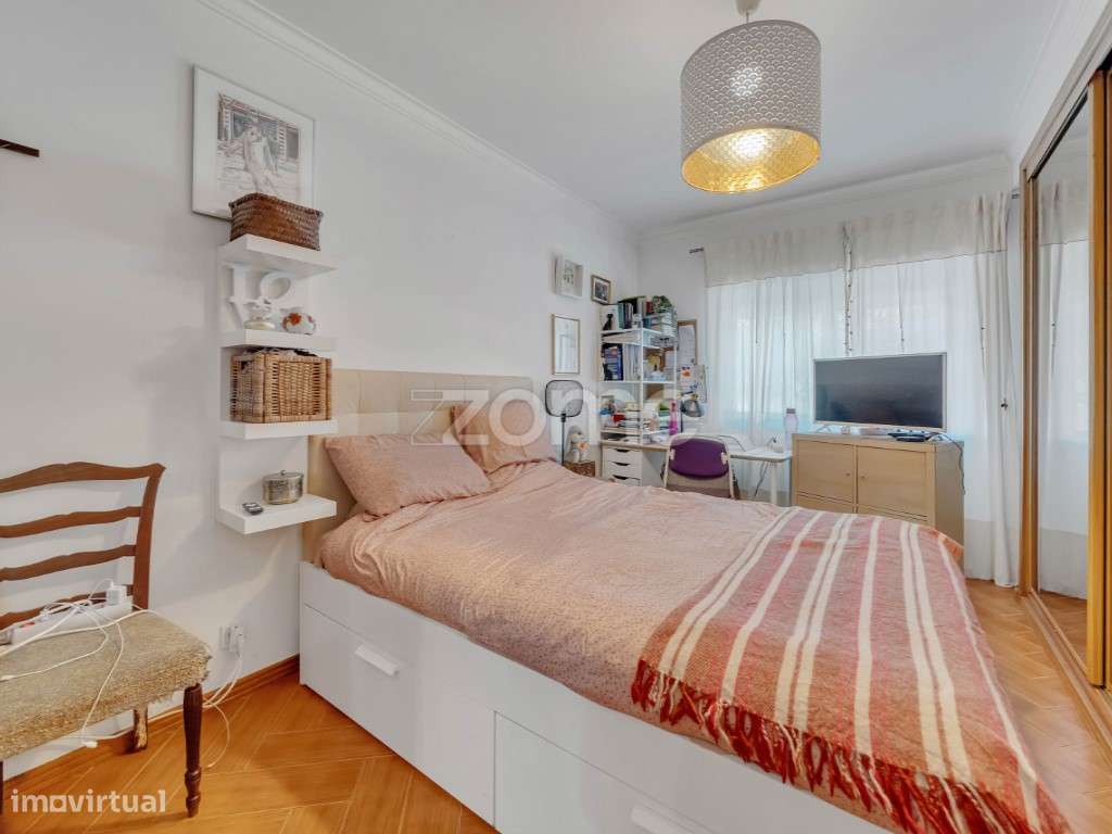 T3 com Terraço Privativo na Amadora-11