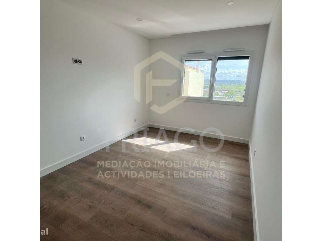 Fantástico Apartamento T2 NOVO com Varanda - Exclusivo Triago-8