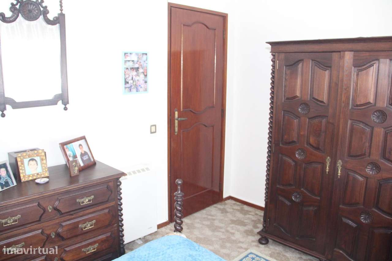 Moradia 4 Frentes lote com 980m2-42