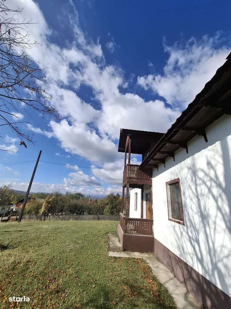 Casa 3 camere,bucătărie,baie, centrală cu lemne + teren com Bunești - Imagine principală: 4/20