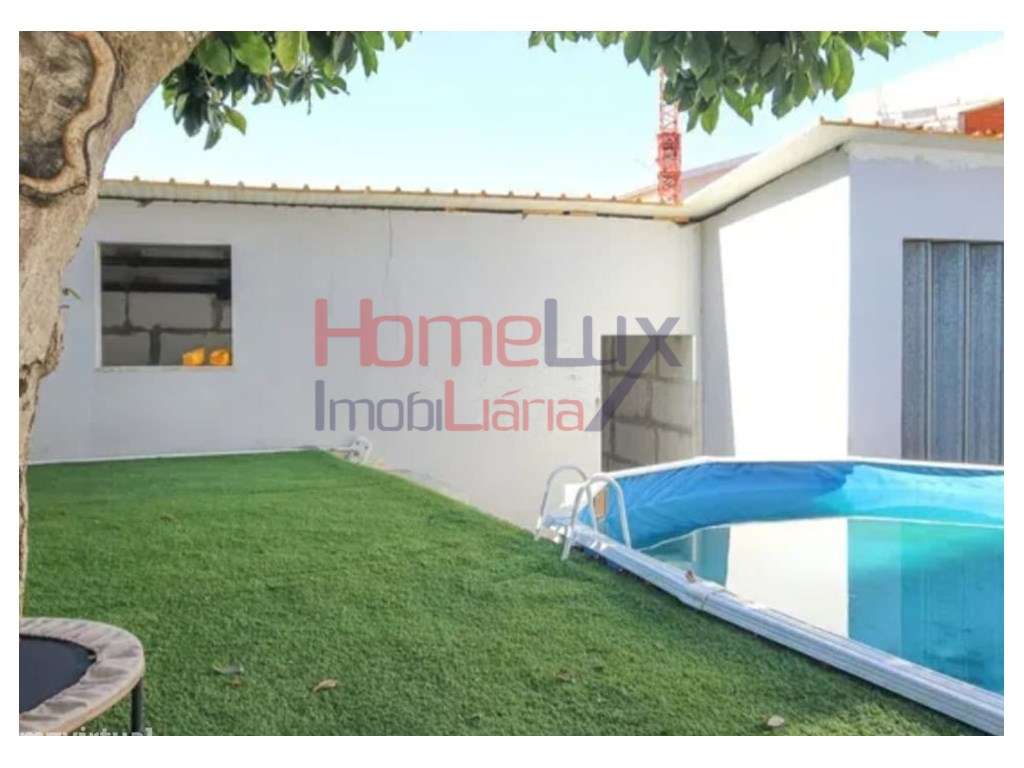 Andar Moradia T3 com Logradouro Privativo e Box para 2 carros !-33