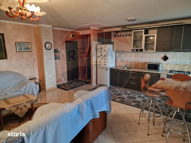 Apartament cu 3 camere de vânzare în zona Stefan cel Mare-1