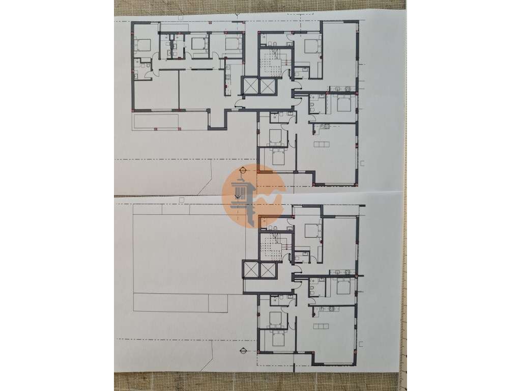 Lote com 504m2 e 1604m2 de construção de 16 fogos , no centro de Loule - Grande imagem: 3/22