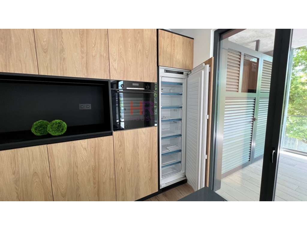 Vende-se Fantástico T2 com terraço privativo-13