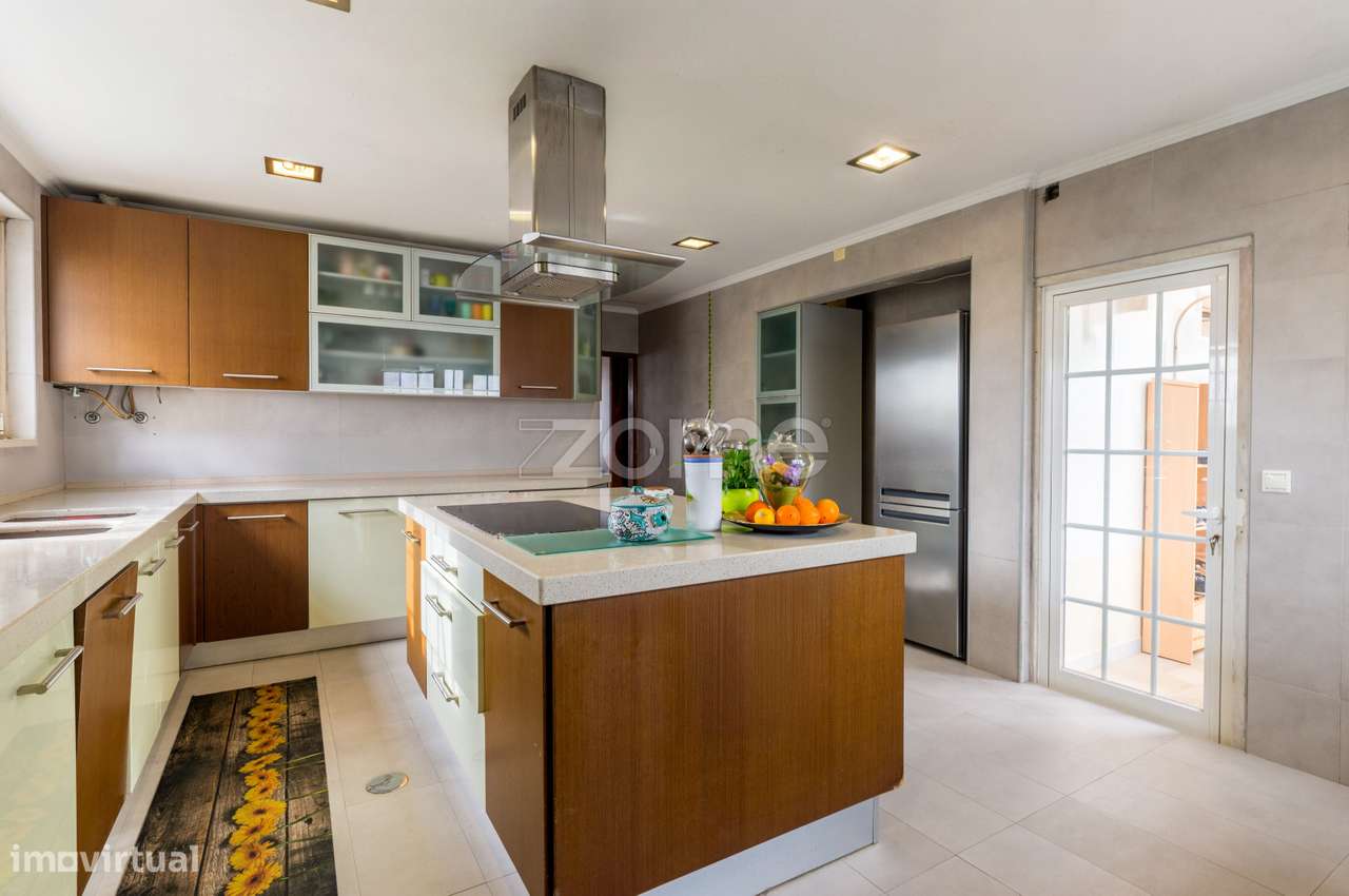 Moradia T4 c/ garagem e 435m2 de terreno - Famões-5