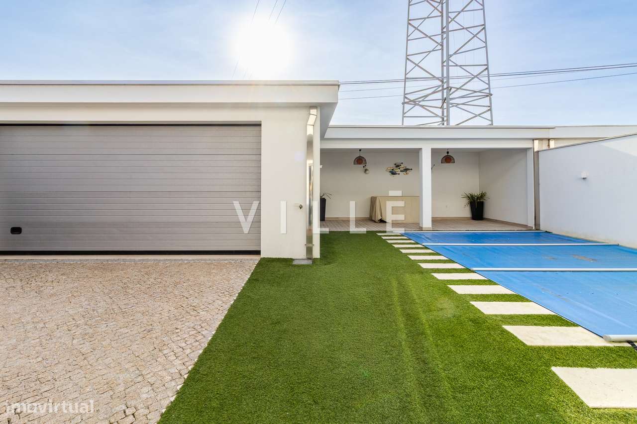 Moradia T4 com piscina aquecida e garagem dupla-7